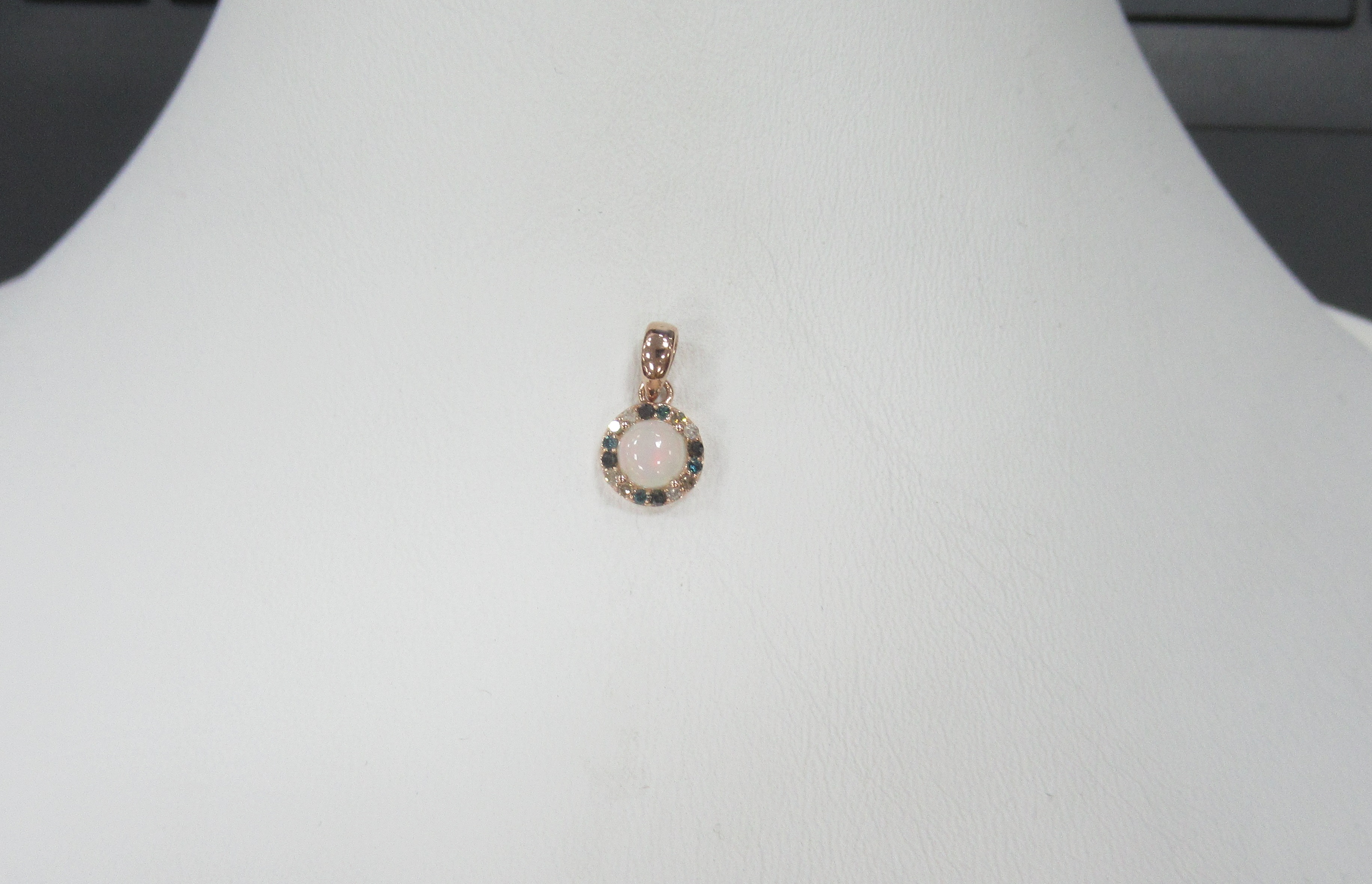 Серебряная подвеска с опалом